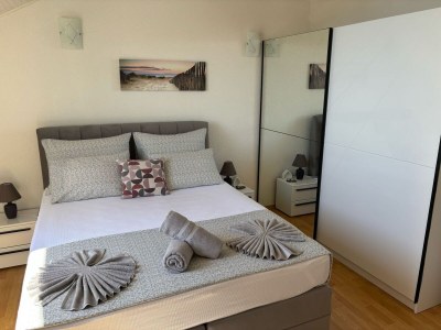 Apartment Indy's Beach Apartments -Two Bedroom Apartment with Balcony and Sea View - Features photo 16