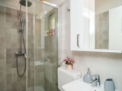 Apartment Indy's Beach Apartments -Two Bedroom Apartment with Balcony and Sea View - Features photo 21