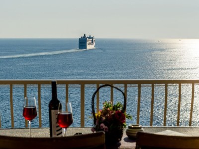 Apartment Indy's Beach Apartments -Two Bedroom Apartment with Balcony and Sea View - Outdoor photo 30