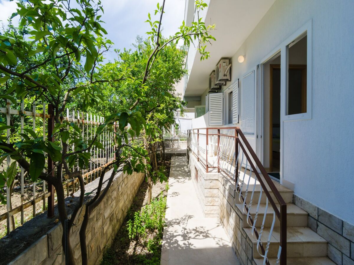 Apartment Apartments & Rooms Barišić - Standard Studio Apartment with Balcony and Garden View (G1-6)