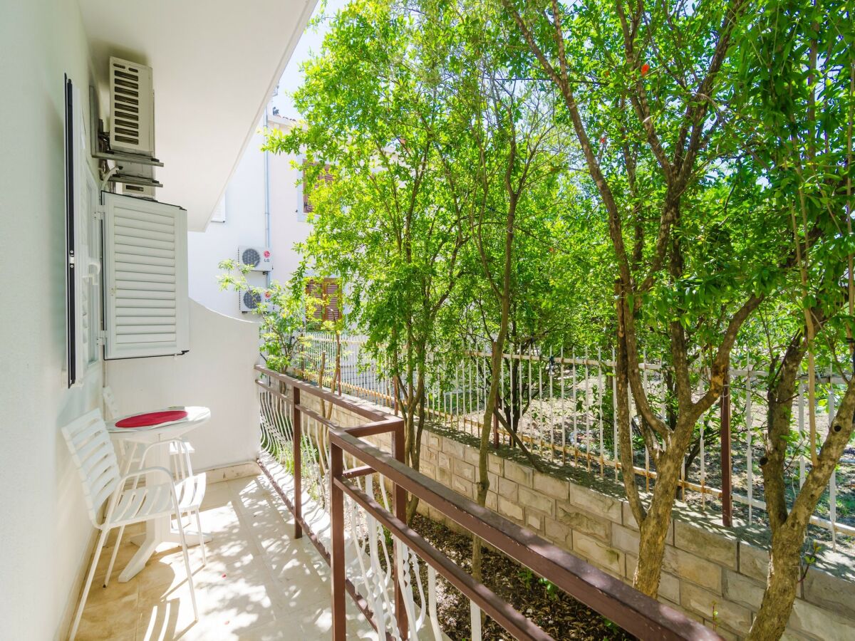 Apartment Apartments & Rooms Barišić - Superior Studio Apartment with Balcony and Garden View (G2-7) - Outdoor photo 2