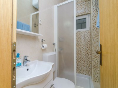 Apartment Apartments & Rooms Barišić - Superior Studio Apartment with Balcony and Garden View (G2-7) - Features photo 12