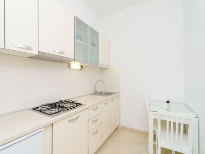 Apartment Apartments & Rooms Barišić - Superior Studio Apartment with Balcony and Garden View (G2-7) - Features photo 14