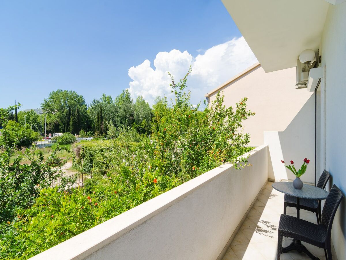 Apartment Apartments & Rooms Barišić - Studio Apartment with Balcony and Garden View (First Floor)-APT 9 - Outdoor photo 2