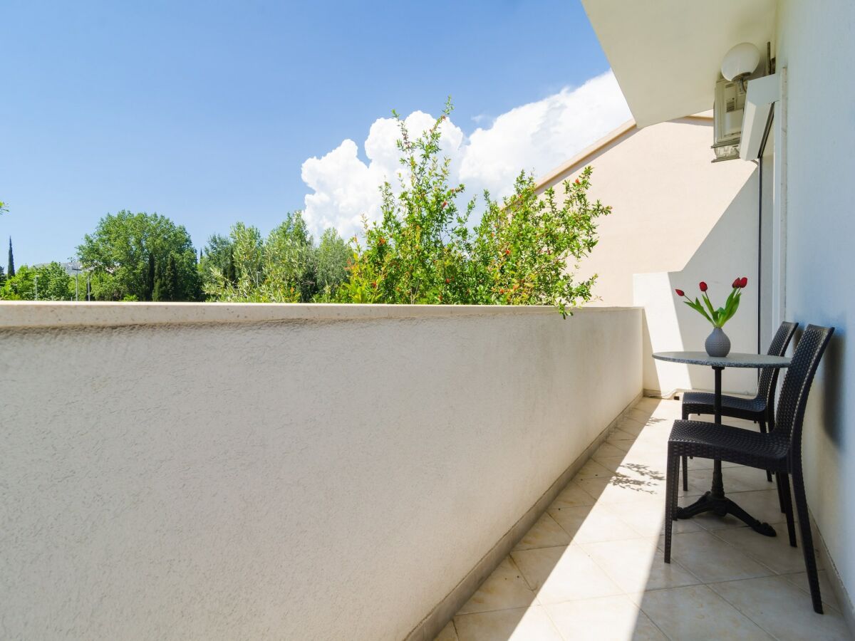 Apartment Apartments & Rooms Barišić - Studio Apartment with Balcony and Garden View (Second Floor)-APT 13