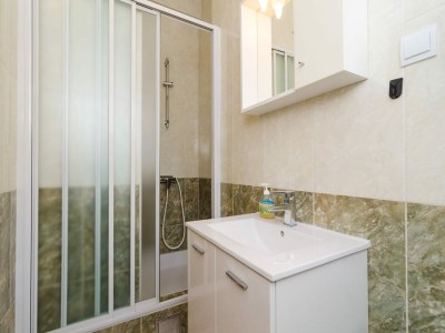 Apartment Apartments & Rooms Barišić - Studio Apartment with Balcony and City View (Second Floor) (Apt 14) - Features photo 14