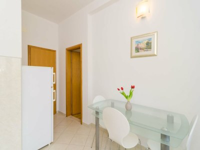 Apartment Apartments & Rooms Barišić - Studio Apartment with Balcony and City View (Second Floor) (Apt 14) - Features photo 17