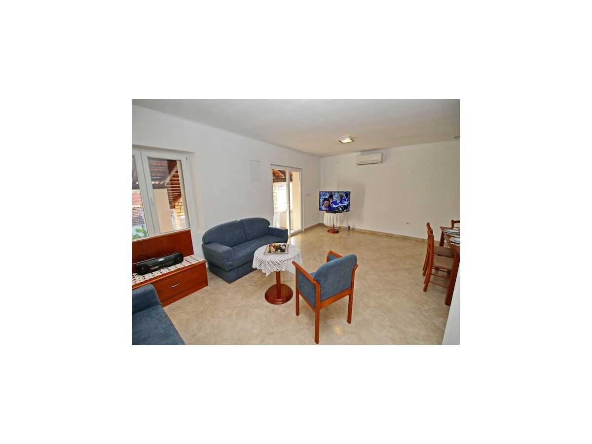 Apartment Apartment with terrace and garden - Features photo 5