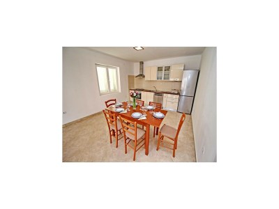 Apartment Apartment with terrace and garden - Features photo 15