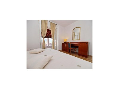 Apartment Apartment with terrace and garden - Features photo 20