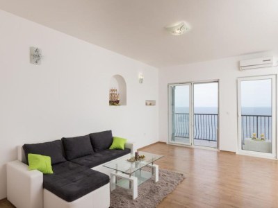 Apartment Apartment Manuela - One-Bedroom Apartment with Balcony and Sea View - Features photo 5