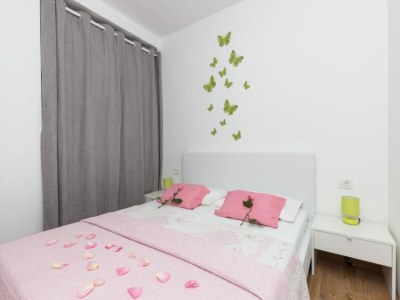 Apartment Apartment Manuela - One-Bedroom Apartment with Balcony and Sea View - Features photo 10