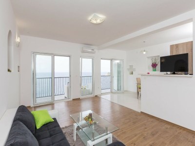 Apartment Apartment Manuela - One-Bedroom Apartment with Balcony and Sea View - Features photo 13
