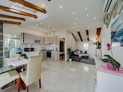 Holiday house Stone House Blaca - Two Bedroom Stone House with Terrace and Sea View - Features photo 22