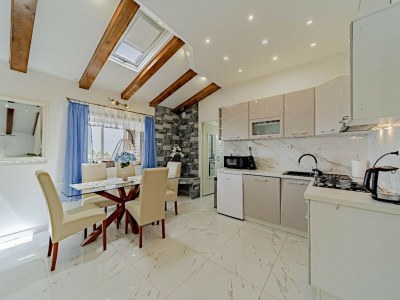 Holiday house Stone House Blaca - Two Bedroom Stone House with Terrace and Sea View - Features photo 25