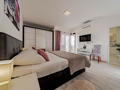 Holiday house Stone House Blaca - Two Bedroom Stone House with Terrace and Sea View - Features photo 31