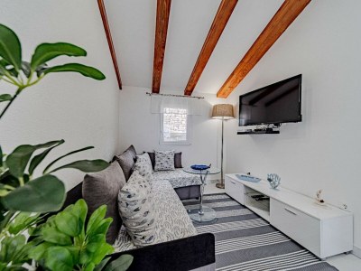 Holiday house Stone House Blaca - Two Bedroom Stone House with Terrace and Sea View - Features photo 33