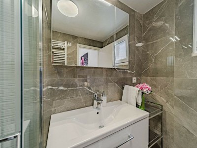 Holiday house Stone House Blaca - Two Bedroom Stone House with Terrace and Sea View - Features photo 35