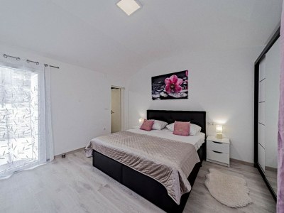 Holiday house Stone House Blaca - Two Bedroom Stone House with Terrace and Sea View - Features photo 39