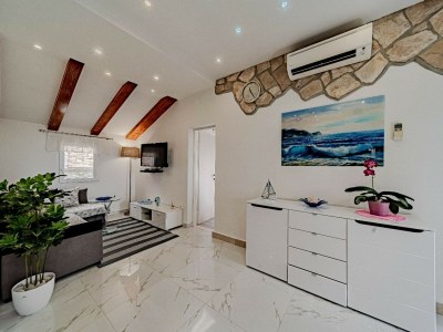 Holiday house Stone House Blaca - Two Bedroom Stone House with Terrace and Sea View - Features photo 44