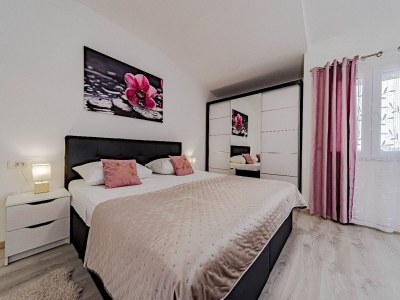 Holiday house Stone House Blaca - Two Bedroom Stone House with Terrace and Sea View - Features photo 46