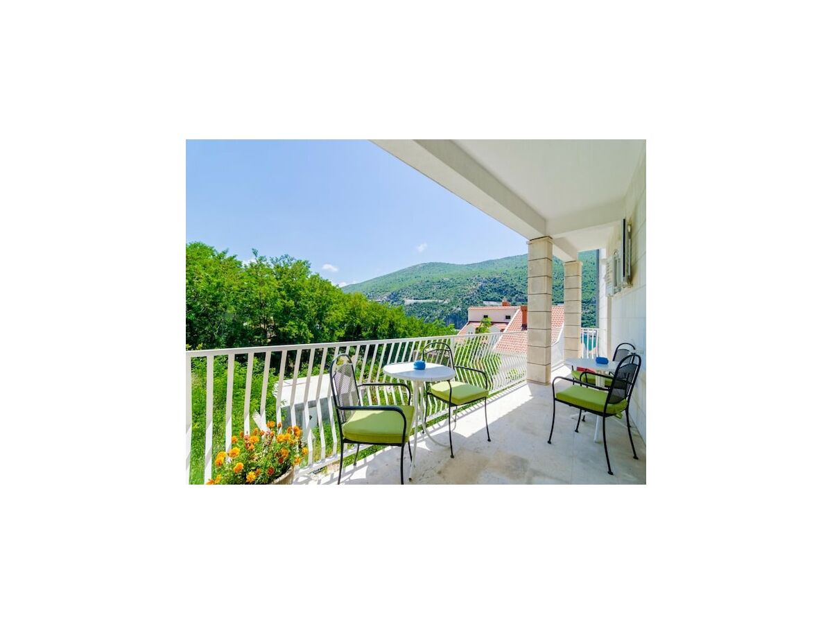 Apartment 3 bedroom apartment with balcony - Outdoor photo 2