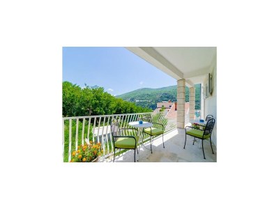 Apartment 3 bedroom apartment with balcony - Outdoor photo 2