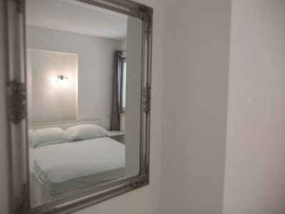 Apartment Serious Job Apartment - One Bedroom Apartment with Shared Terrace (veći) - Features photo 18