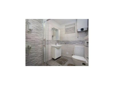 Apartment Serious Job Apartment - One Bedroom Apartment with Shared Terrace (veći) - Features photo 27