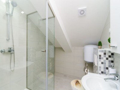 Apartment Apartments Donita - Comfort Two Bedroom Apartment with Balcony and Sea View - Features photo 10