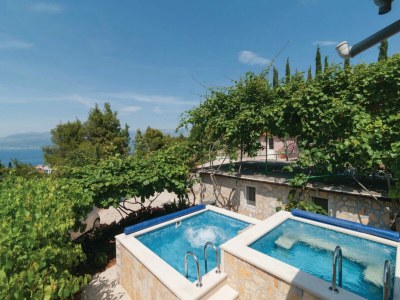 Holiday house Holiday Home Blossom - Four Bedroom Holiday Home with Outdoor Pool and Jacuzzi - (ST) in Brač - Holiday house