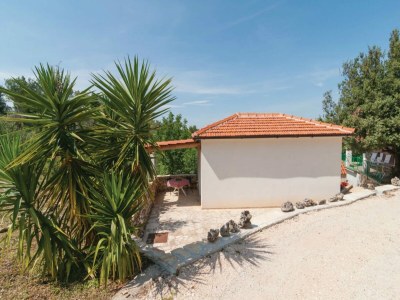 Holiday house Holiday Home Blossom - Four Bedroom Holiday Home with Outdoor Pool and Jacuzzi - (ST) - Outdoor photo 2