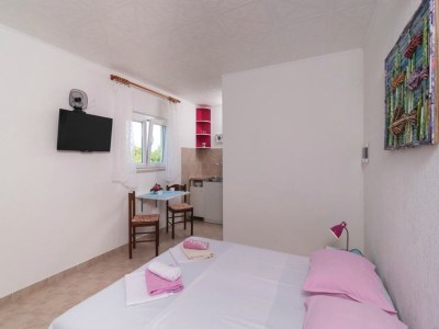 Holiday house Holiday Home Blossom - Four Bedroom Holiday Home with Outdoor Pool and Jacuzzi - (ST) - Features photo 10