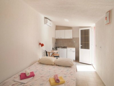 Holiday house Holiday Home Blossom - Four Bedroom Holiday Home with Outdoor Pool and Jacuzzi - (ST) - Features photo 16