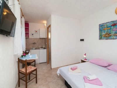 Holiday house Holiday Home Blossom - Four Bedroom Holiday Home with Outdoor Pool and Jacuzzi - (ST) - Features photo 19