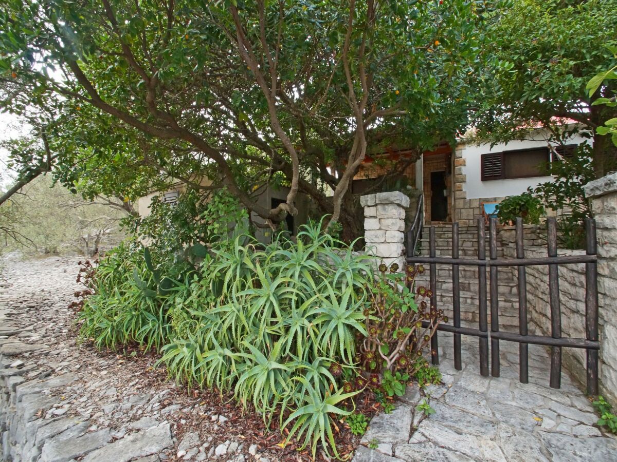 Holiday house Vacation House Planika - Two Bedroom Holiday Home with Terrace and Sea View - Outdoor photo 4