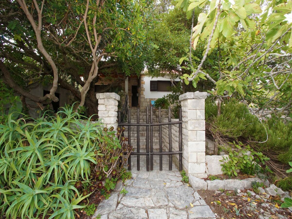 Holiday house Vacation House Planika - Two Bedroom Holiday Home with Terrace and Sea View - Outdoor photo 5