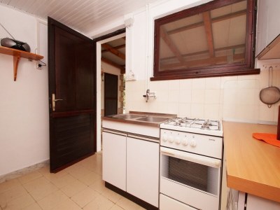 Holiday house Vacation House Planika - Two Bedroom Holiday Home with Terrace and Sea View - Features photo 7