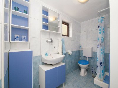 Holiday house Vacation House Planika - Two Bedroom Holiday Home with Terrace and Sea View - Features photo 18