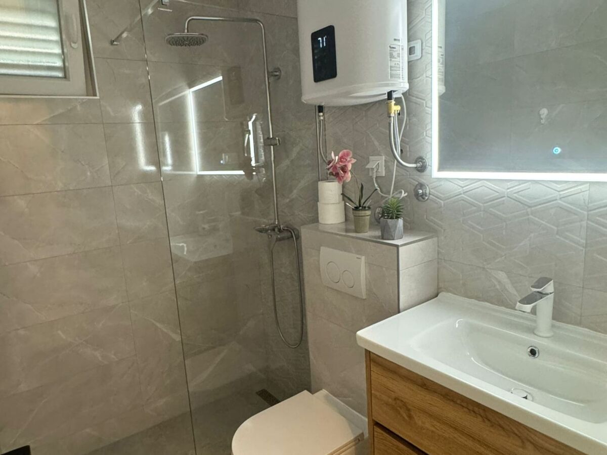 Apartment Apartment & Rooms Papa - Two Bedroom Apartment with Balcony and Partial Sea View - Features photo 4