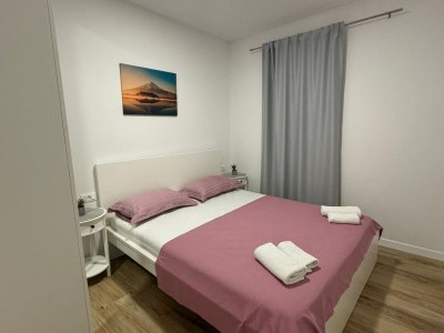 Apartment Apartment & Rooms Papa - Two Bedroom Apartment with Balcony and Partial Sea View - Features photo 3