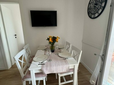 Apartment Apartment & Rooms Papa - Two Bedroom Apartment with Balcony and Partial Sea View - Features photo 5