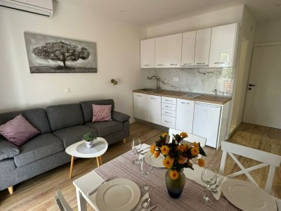 Apartment Apartment & Rooms Papa - Two Bedroom Apartment with Balcony and Partial Sea View - Features photo 6