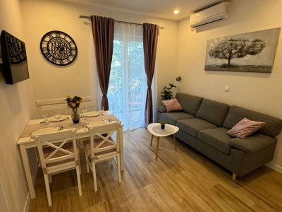 Apartment Apartment & Rooms Papa - Two Bedroom Apartment with Balcony and Partial Sea View - Features photo 7