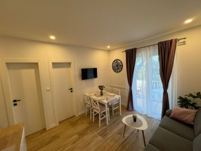 Apartment Apartment & Rooms Papa - Two Bedroom Apartment with Balcony and Partial Sea View - Features photo 8