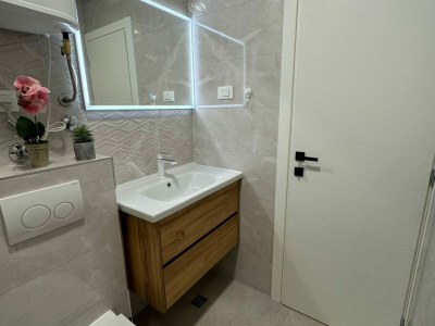 Apartment Apartment & Rooms Papa - Two Bedroom Apartment with Balcony and Partial Sea View - Features photo 10