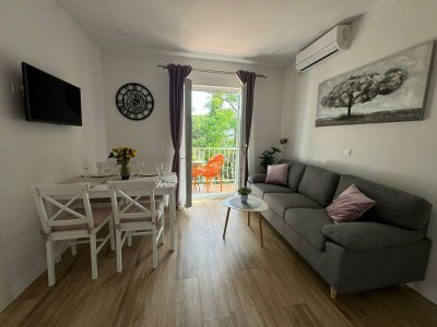 Apartment Apartment & Rooms Papa - Two Bedroom Apartment with Balcony and Partial Sea View - Features photo 11