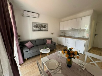 Apartment Apartment & Rooms Papa - Two Bedroom Apartment with Balcony and Partial Sea View - Features photo 12