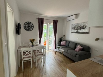 Apartment Apartment & Rooms Papa - Two Bedroom Apartment with Balcony and Partial Sea View - Features photo 13