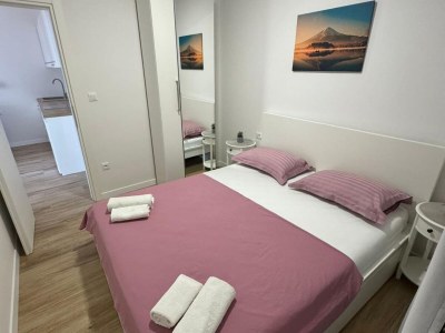 Apartment Apartment & Rooms Papa - Two Bedroom Apartment with Balcony and Partial Sea View - Features photo 16